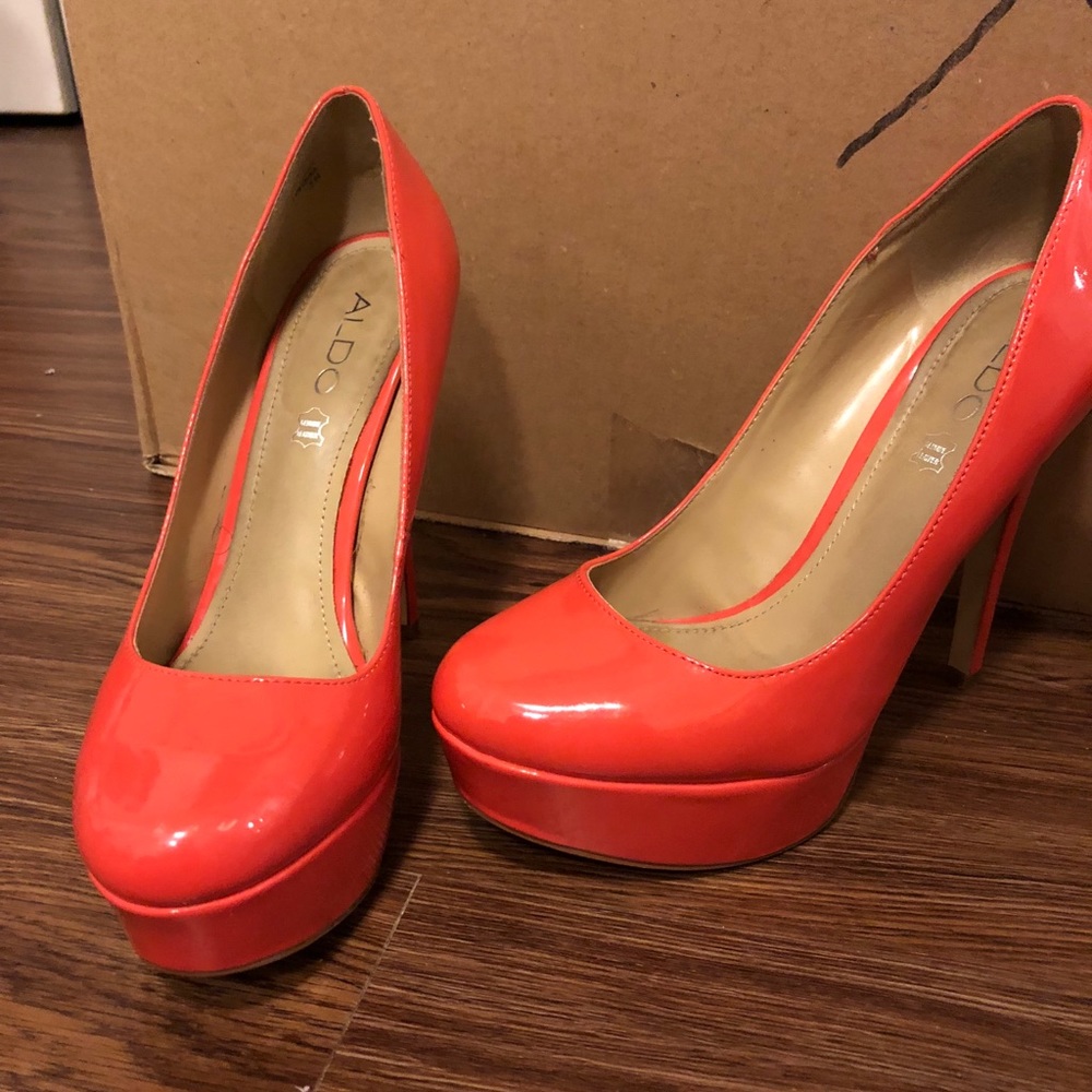 Beautiful coral heels only worn them once!!
